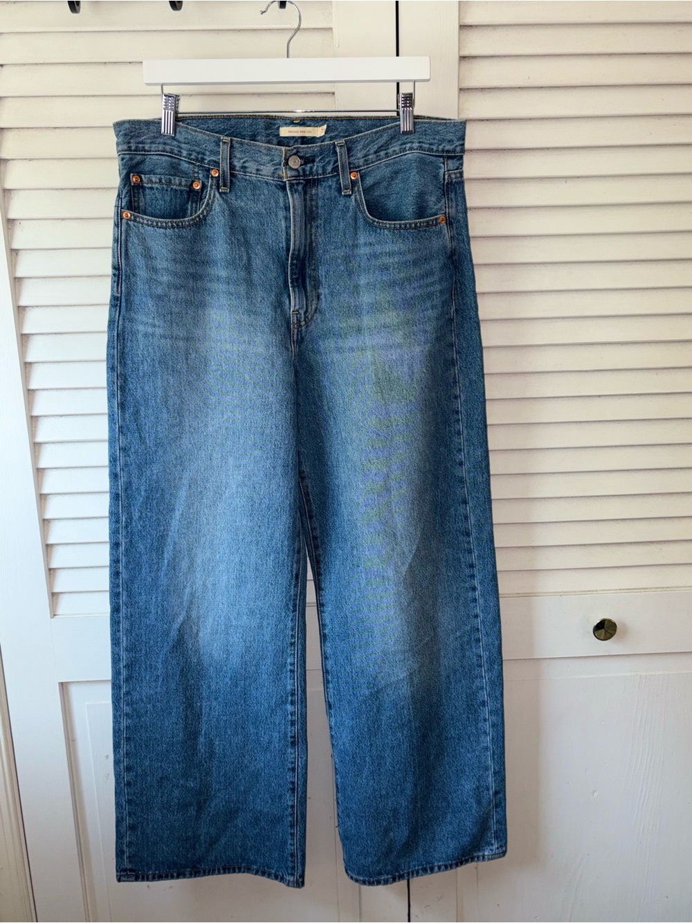 Levi's Premium Ribcage Wide Leg Jeans 31 High Rise Medium Wash 100% Cotton - Picture 2 of 8